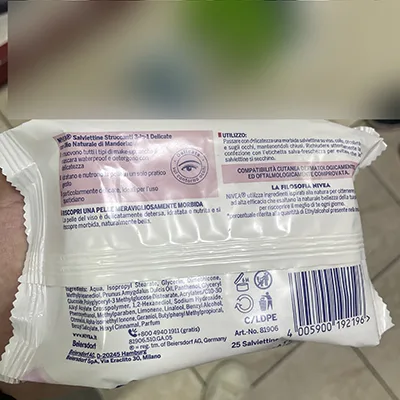 Make-up remover wipes