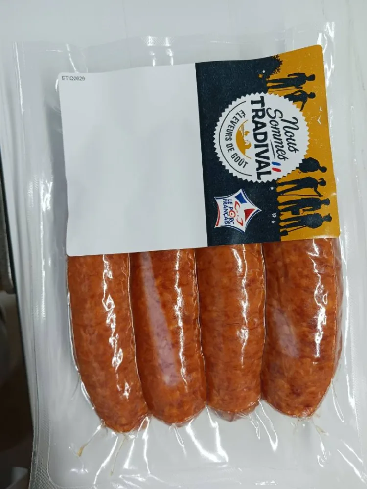 Chipolatas, chipolatas aux herbes, saucisses fumées, assortiment chipolatas et merguez
