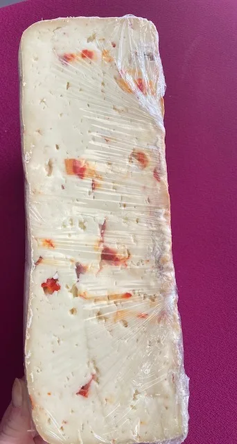 La oueille, tomme de brebis au piment d'espelette