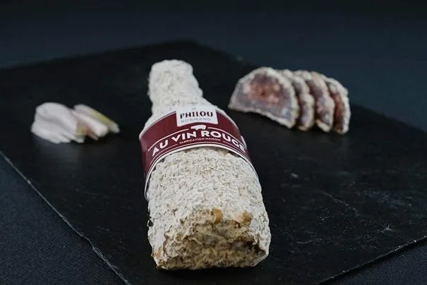 Saucisson sec oignon/ rugby/ pont l évêque /camembert/ livarot/neufchâtel/ vin rouge échalotte/ cèpes/ normandie/ ail/ échalotte / mimolette
