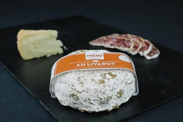 Saucisson sec oignon/ rugby/ pont l évêque /camembert/ livarot/neufchâtel/ vin rouge échalotte/ cèpes/ normandie/ ail/ échalotte / mimolette