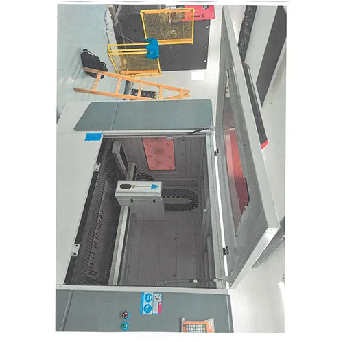 Laser cutting machine