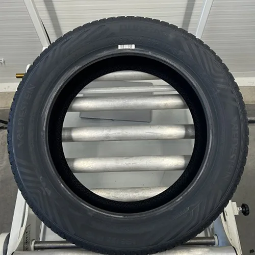 Vehicle parts / Car tyres