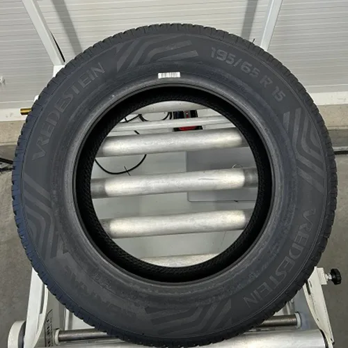 Vehicle parts / Car tyres