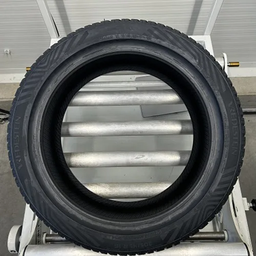 Vehicle parts / Car tyres