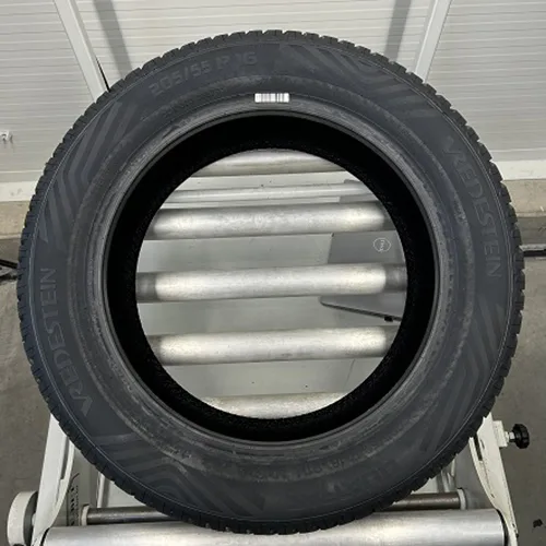 Vehicle parts / Car tyres