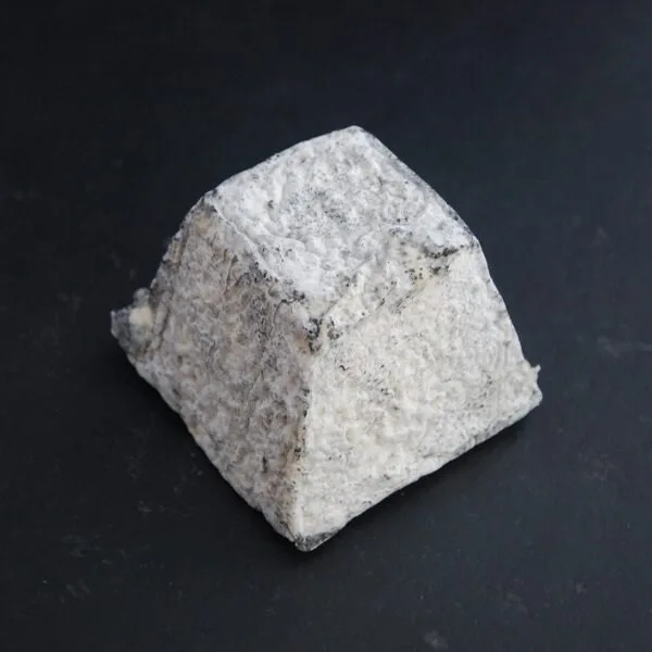 Pyramide, bûche,cendré
