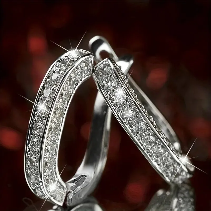 Boucles d'oreilles créoles décorées de strass brillants