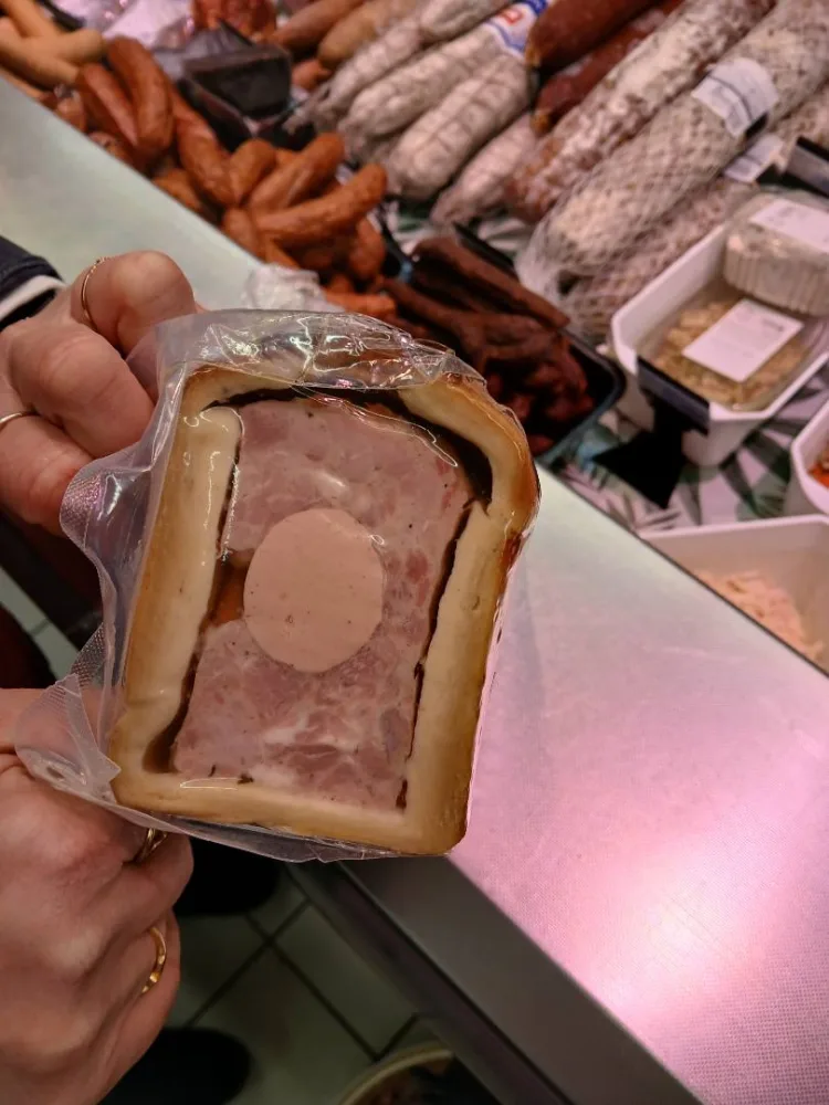 Pâte en croûte avec médaillon de mousse de foie