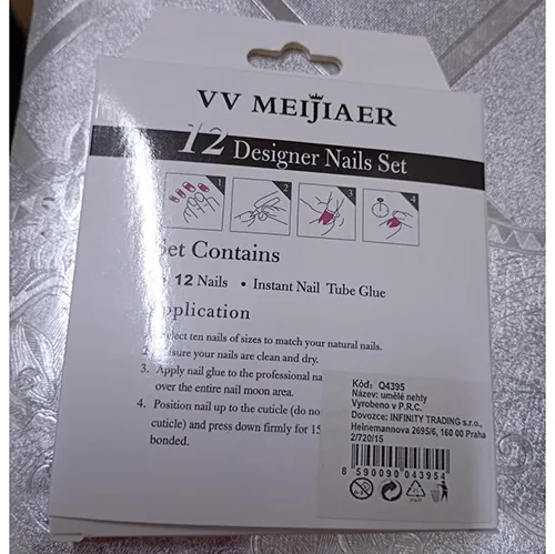 False nails with glue