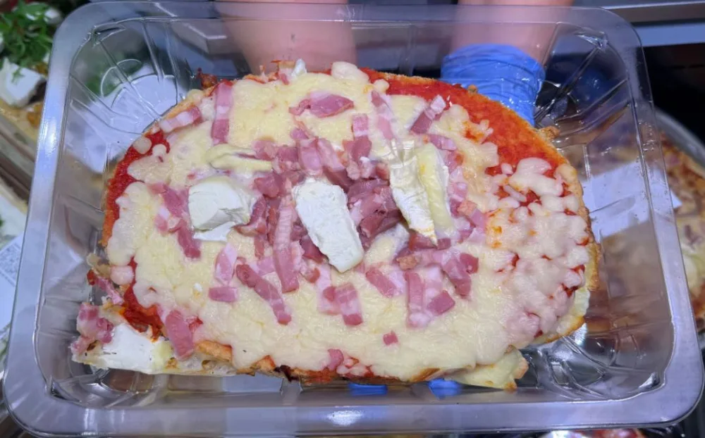 Produits du rayon pizza à base de fromage de chèvre
