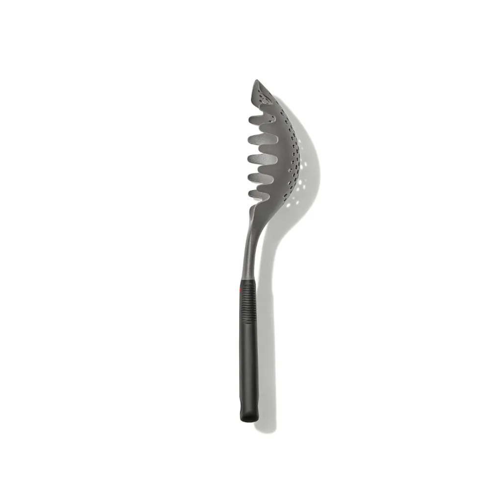 Cuillère passoire à pâtes oxo/pasta scoop strainer oxo