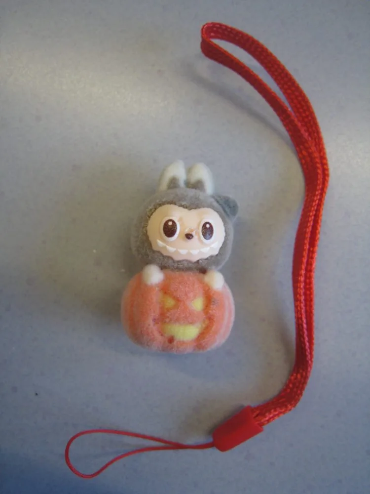 Porte-clés figurine contrefaçon popmart