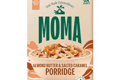 MOMA FOODS ALMOND BUTTER & SALTED CARAMEL PORRIDGE POT und SACHETS