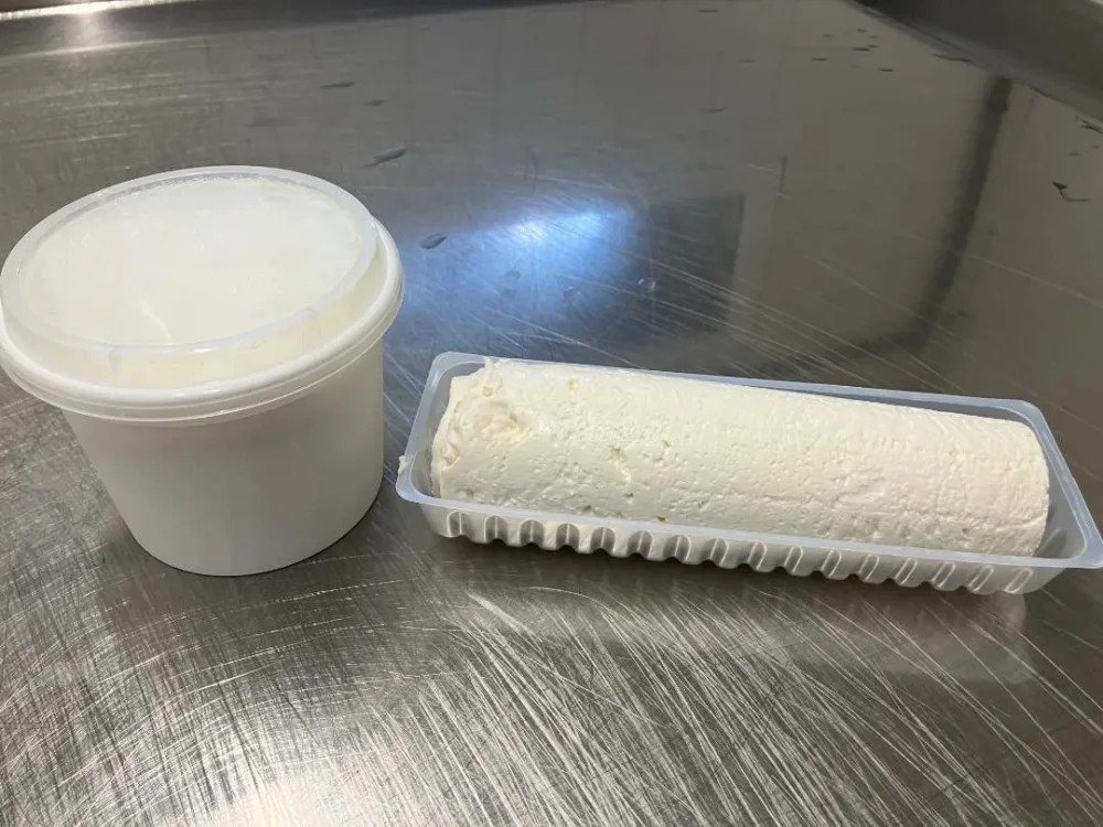 Fromage frais et faisselle au lait cru de chèvre