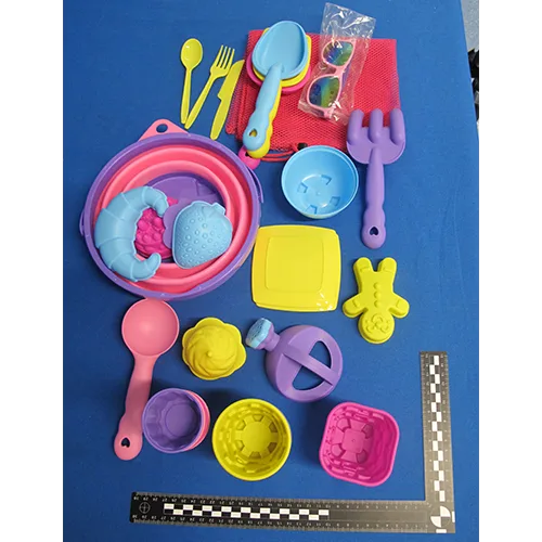 Plastic toy set
