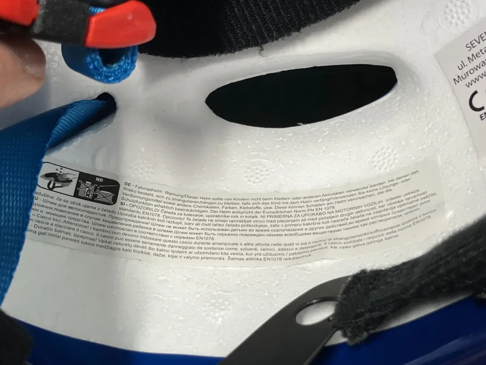 Bicycle helmet