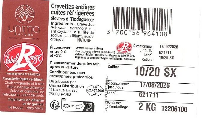 Crevettes roses cuites étal poissonnerie