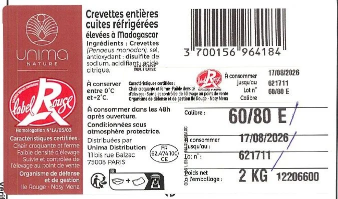 Crevettes roses cuites étal poissonnerie