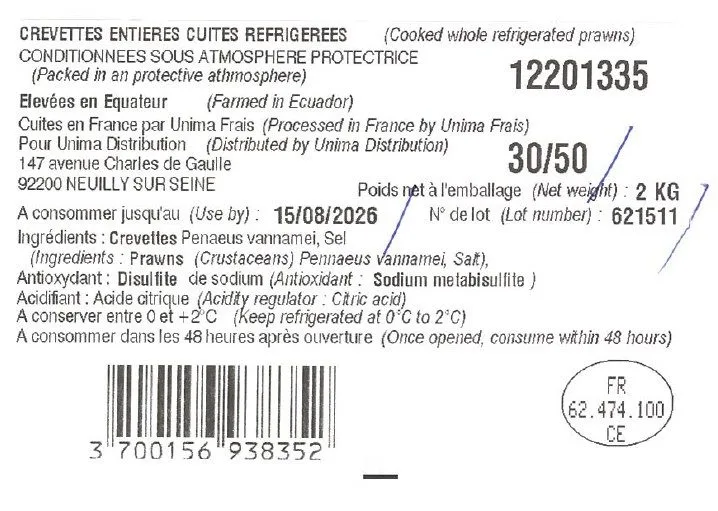 Crevettes roses cuites étal poissonnerie