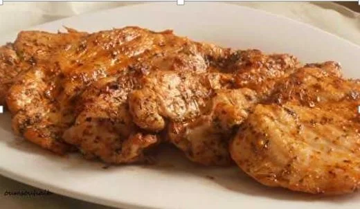 Escalopes de dinde crues marinées
