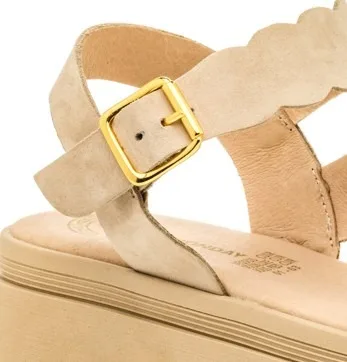 Sandales femme en cuir beige